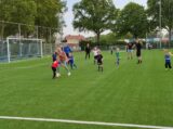 Laatste training S.K.N.W.K. JO7-1 van seizoen 2022-2023 (partijtje tegen de ouders) (39/130)